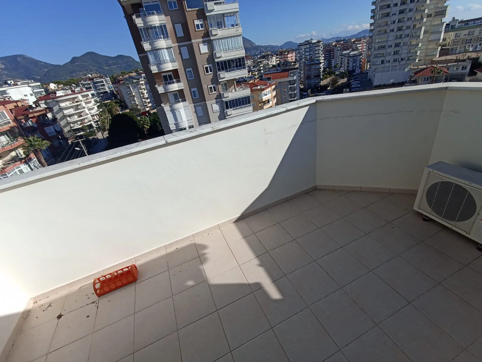 Alanya Cikcilli'de Deniz Manzaralı, Havuzlu Satılık 3+1 Dubleks Daire