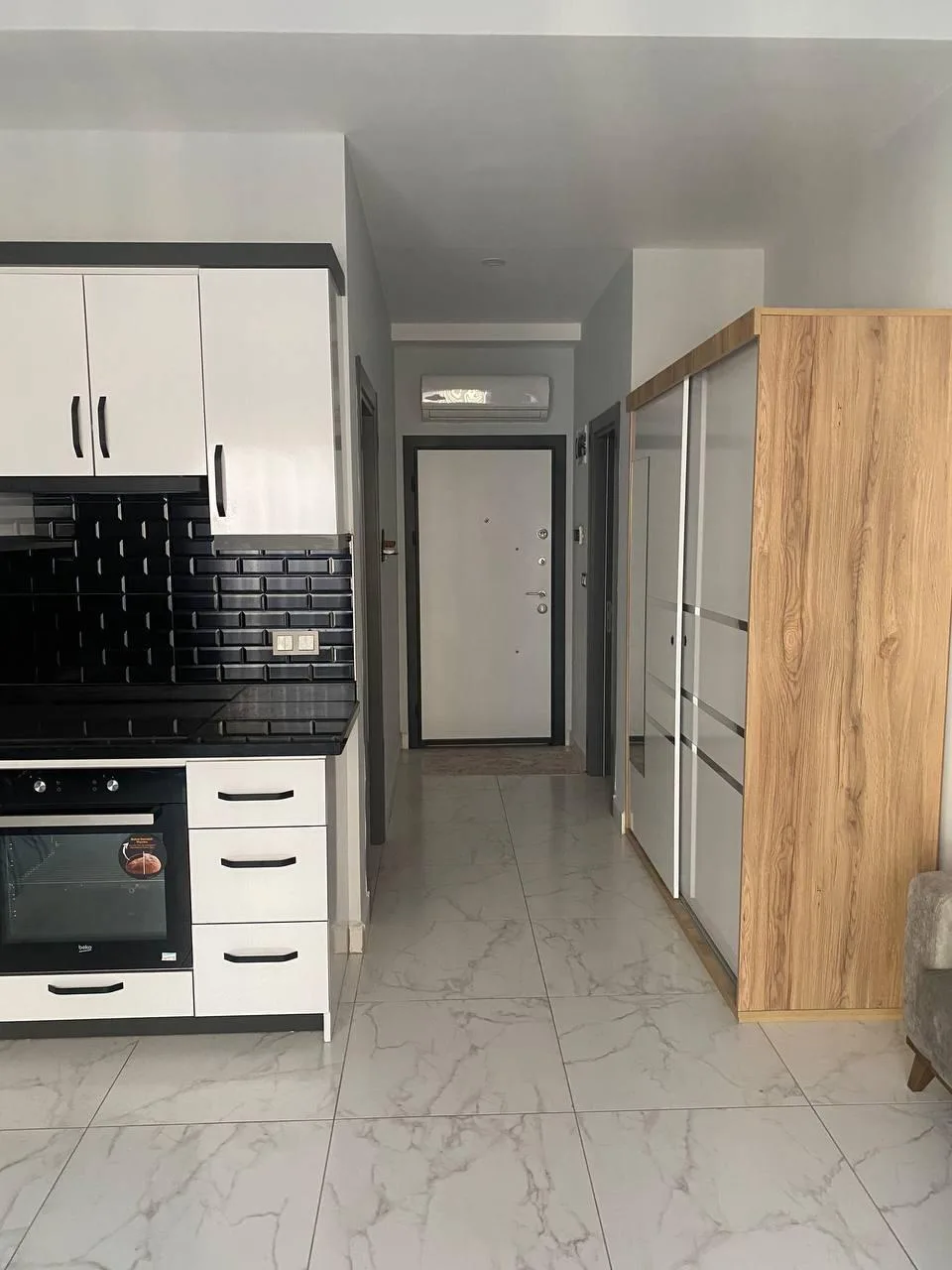 Alanya Mahmutlar Satılık 1+1 | Havuzlu Site – EmlakJest