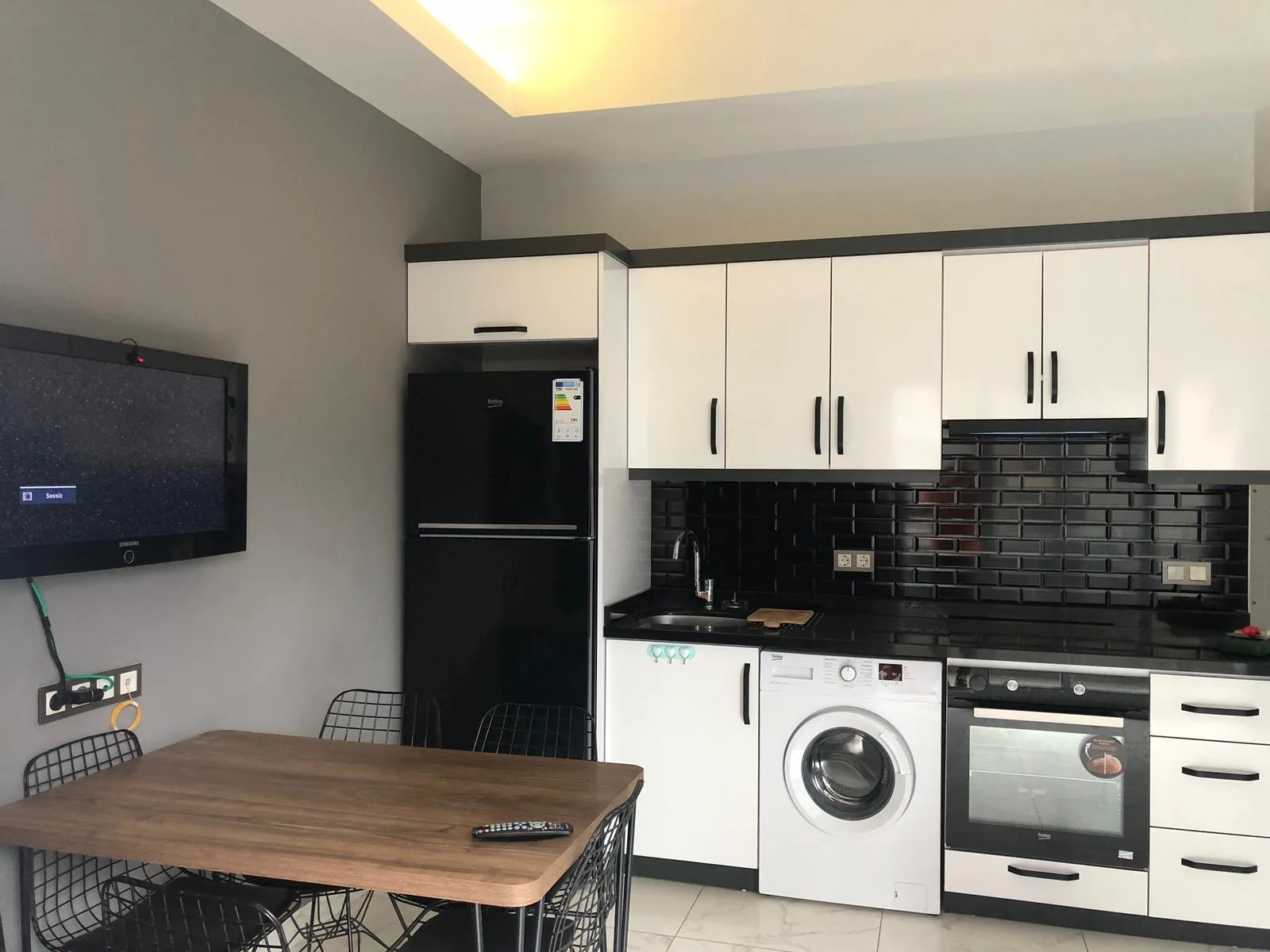 Alanya Mahmutlar Satılık 1+1 | Havuzlu Site – EmlakJest
