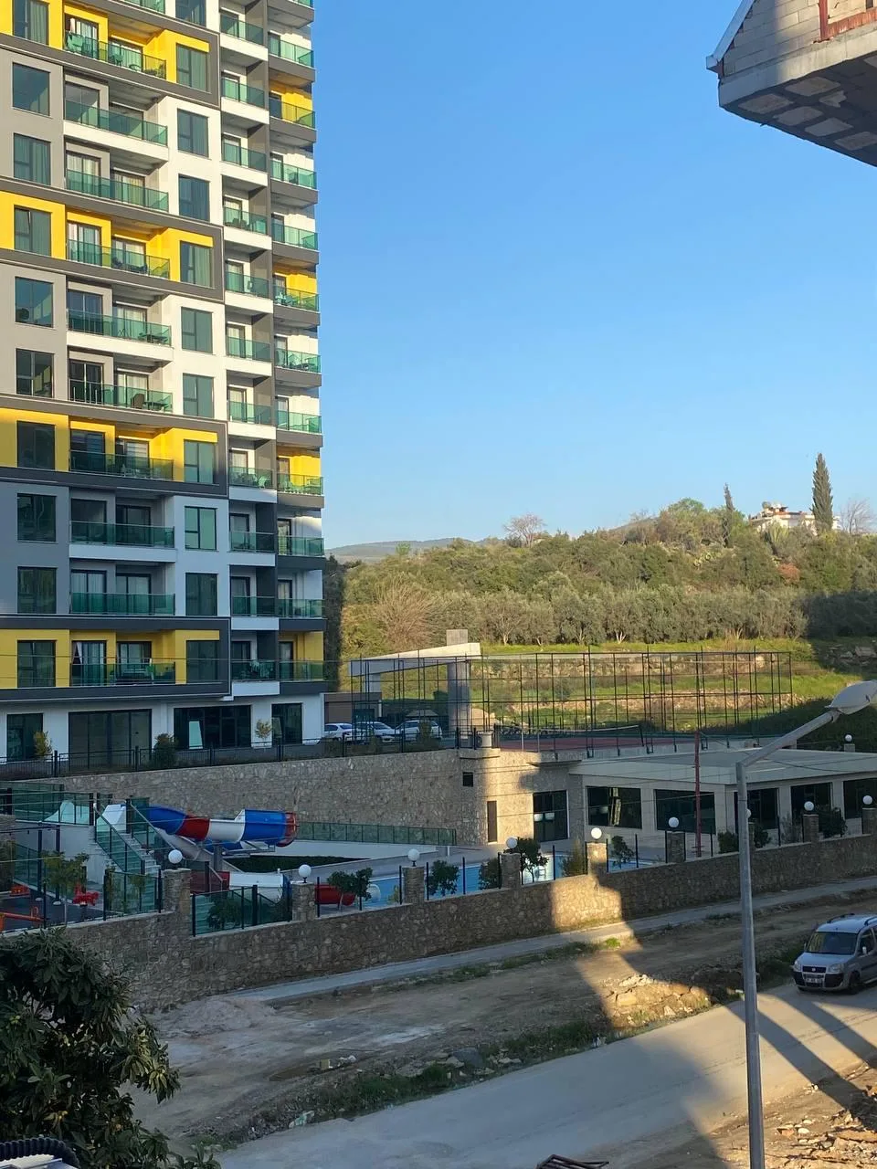 Alanya Mahmutlar Satılık 1+1 | Havuzlu Site – EmlakJest