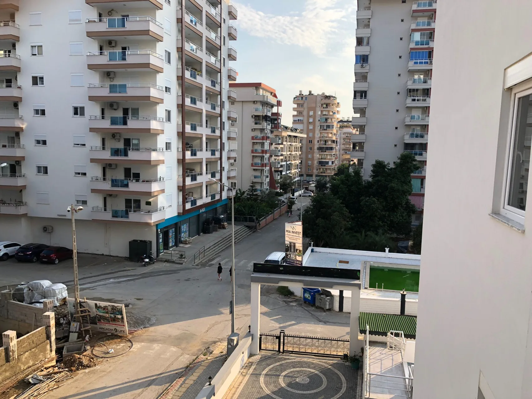 Alanya Mahmutlar Satılık 1+1 | Havuzlu Site – EmlakJest