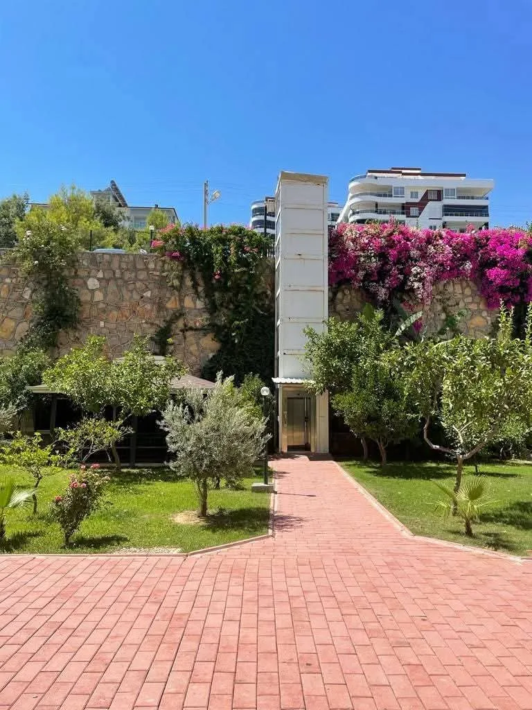 Alanya Avsallar Site İçinde Aktiviteli Geniş Satılık 1+1