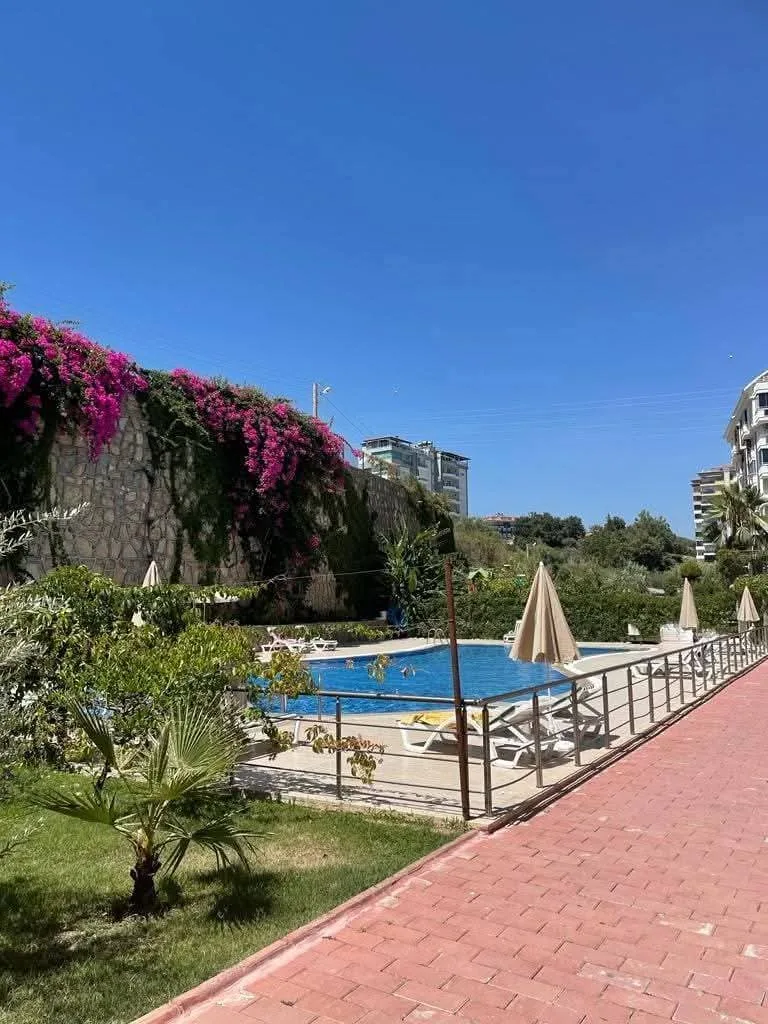 Alanya Avsallar Site İçinde Aktiviteli Geniş Satılık 1+1