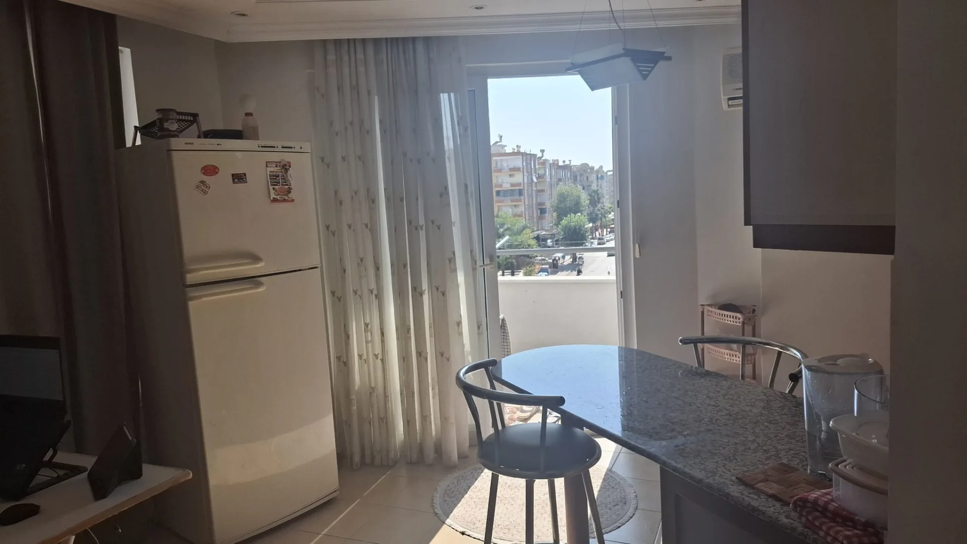 Alanya Tosmur Kiralık 1+1 Daire | Havuzlu Site – EmlakJest