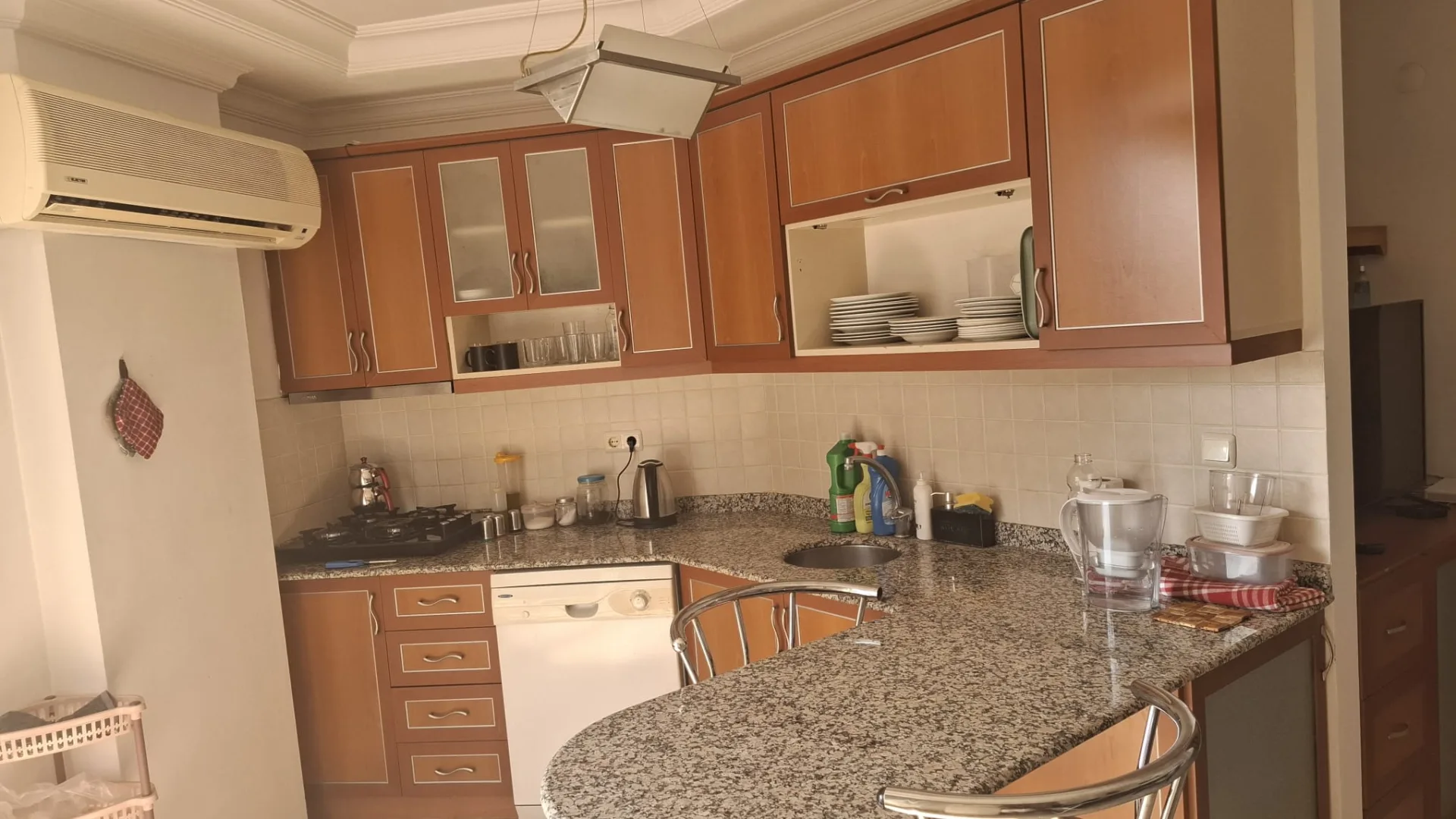 Alanya Tosmur Kiralık 1+1 Daire | Havuzlu Site – EmlakJest