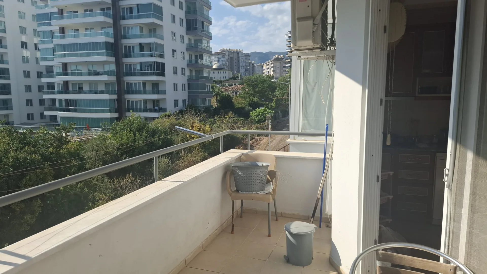 Alanya Tosmur Kiralık 1+1 Daire | Havuzlu Site – EmlakJest